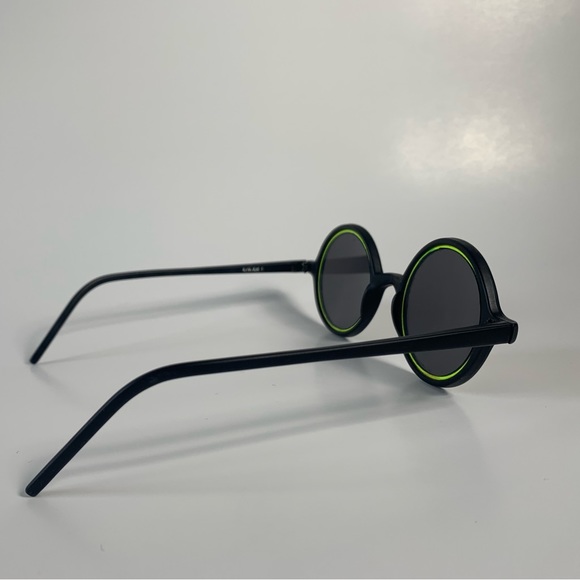 Vintage Foster Grant Sunglasses Circular Black and Lime Green FF77 - Picture 2 of 6